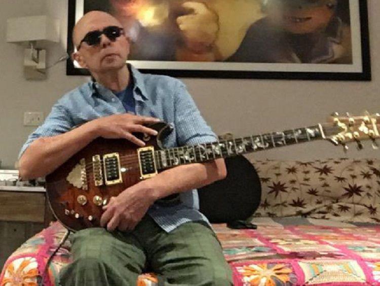 El Indio Solari estrenoacute tres nuevas canciones