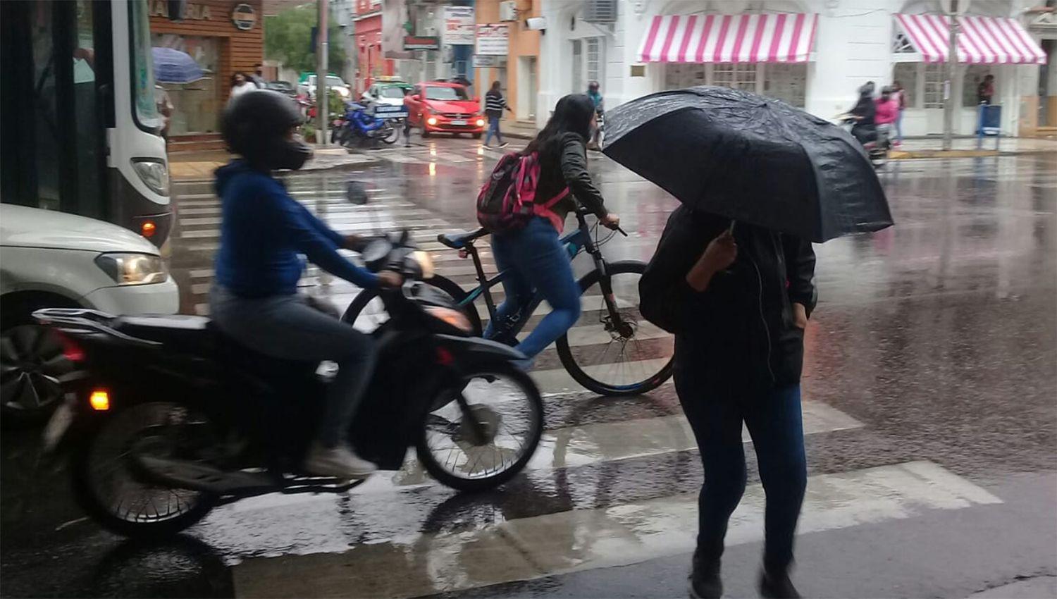 La lluvia llegoacute a Santiago y se espera el descenso de temperatura