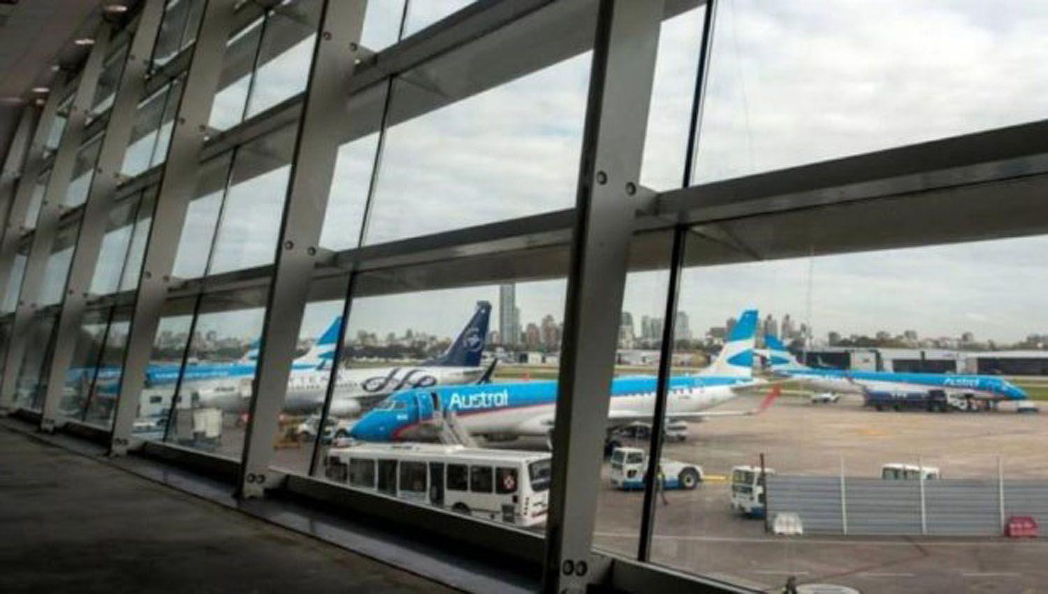 Cancelan vuelos en Aeroparque y Ezeiza por medida de fuerza de trabajadores aeacutereos