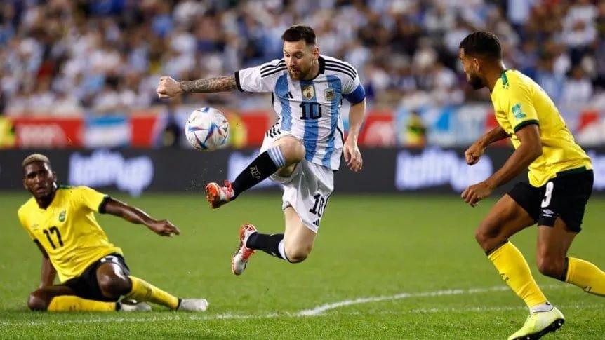 Messi anotoacute dos tantos y la Seleccioacuten Argentina triunfoacute 3 a 0 ante Jamaica