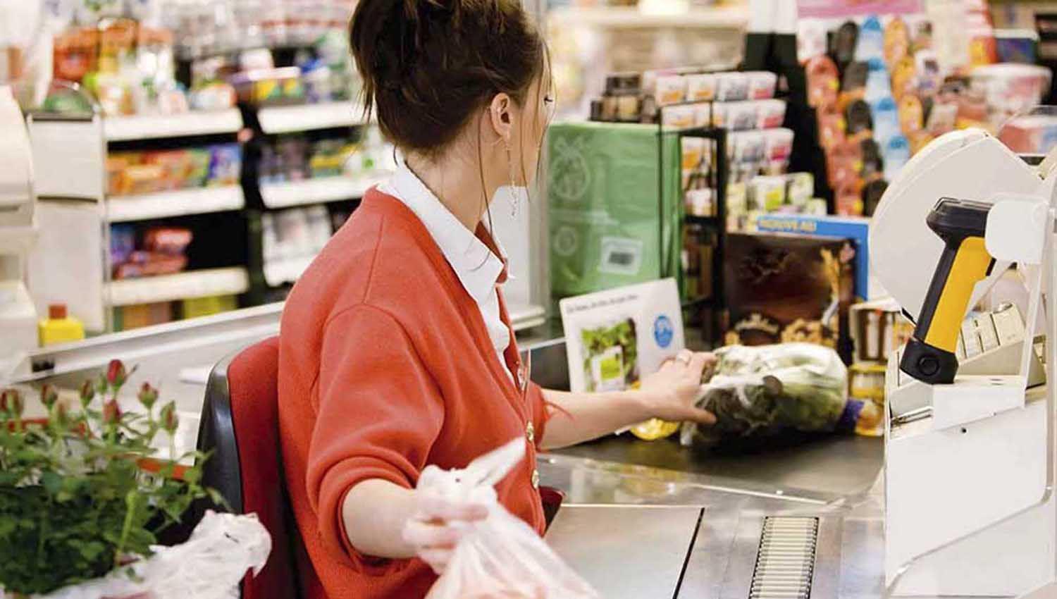 Los empleados de comercio recibiraacuten un nuevo aumento por paritarias