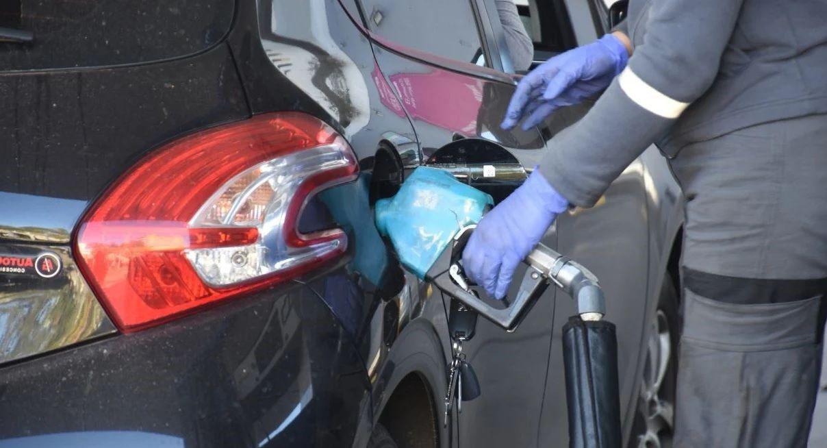 Otro golpe al bolsillo- octubre llegariacutea con aumento de combustibles