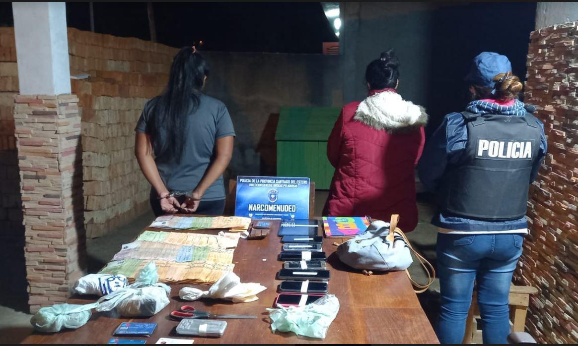 Barrio Tradicioacuten- detienen a dos mujeres secuestran cocaiacutena y casi 400000 pesos