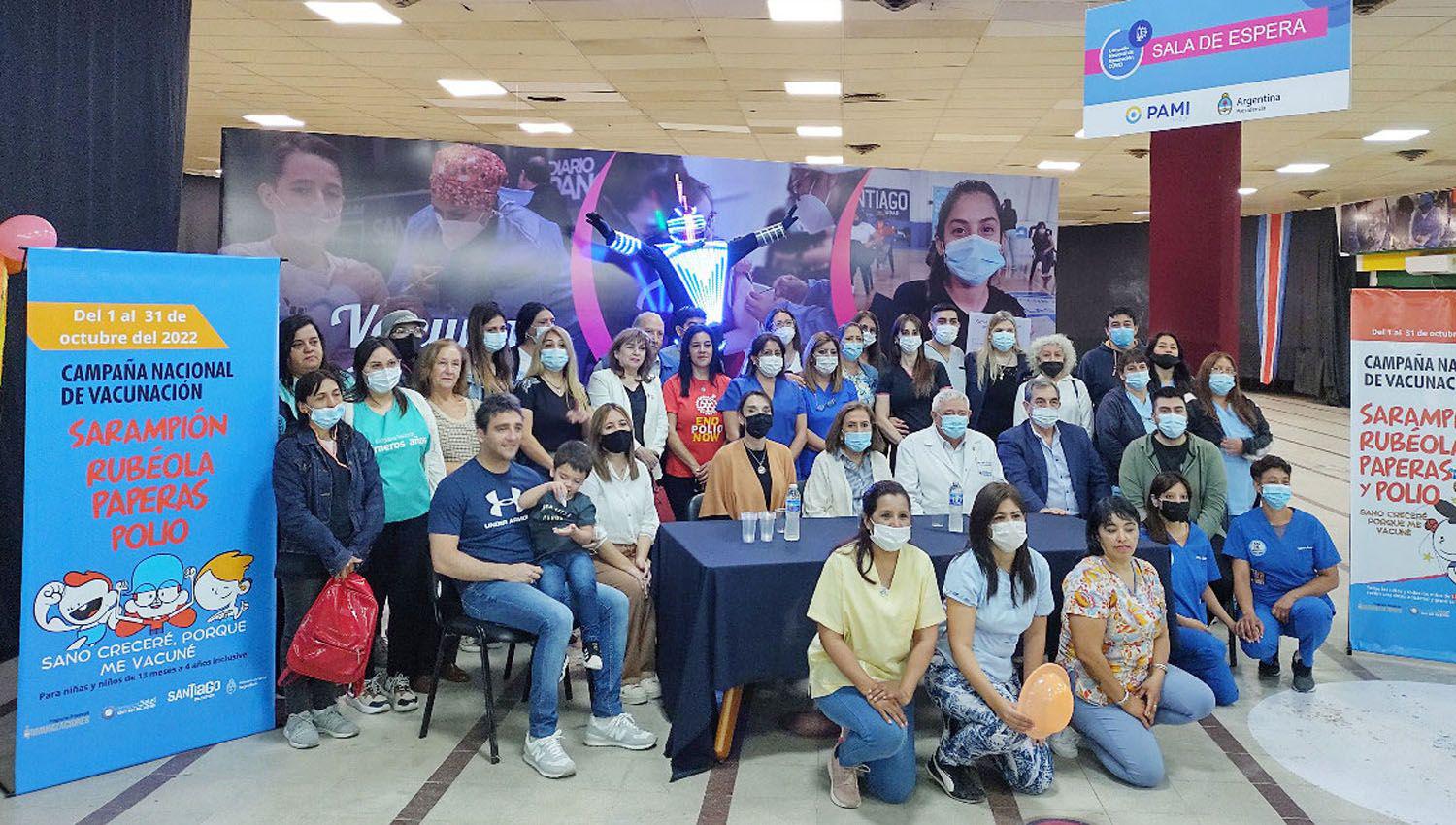 Se lanzoacute la campantildea nacional de vacunacioacuten contra sarampioacuten rubeacuteola paperas y poliomielitis en la provincia