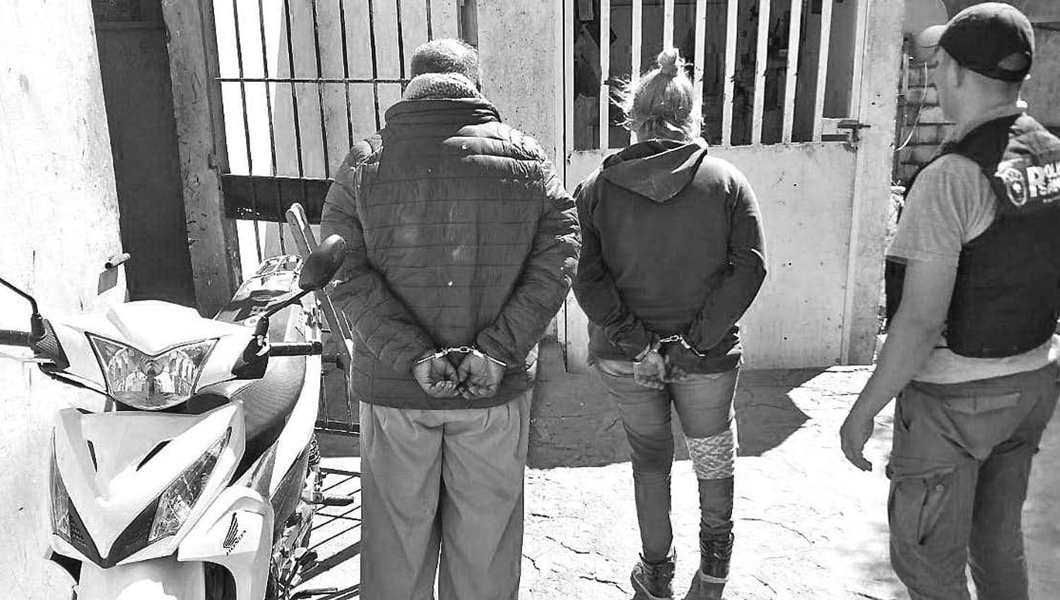 Cordobesa con ayuda de saltentildeo vendiacutean cosas robadas en polirrubro