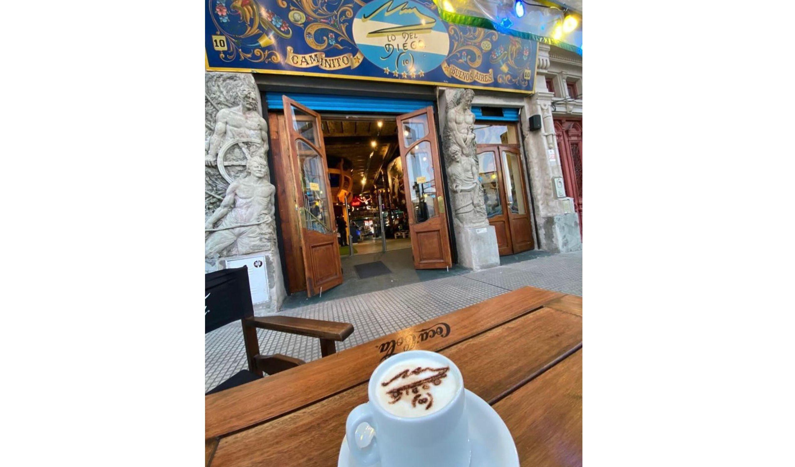Bar temaacutetico de Maradona- estaacute escondido en La Boca se come de Diez y la ambientacioacuten es un golazo
