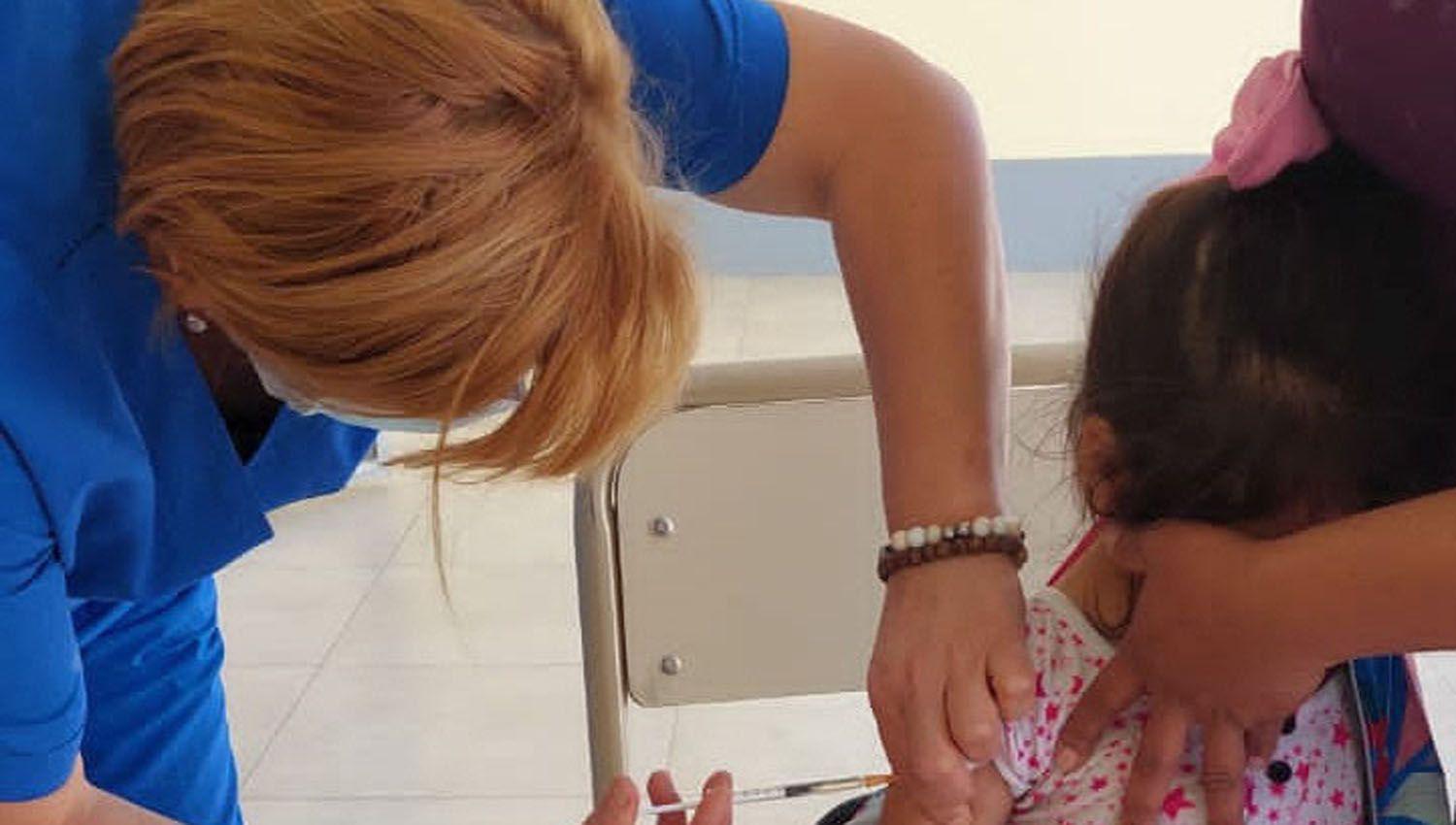 Coacutemo funcionaraacuten hoy los centros de vacunacioacuten e hisopados