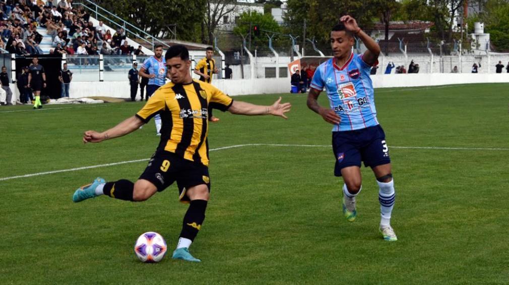 Guumlemes cayoacute por goleada ante Santamarina de Tandil- 4 a 2