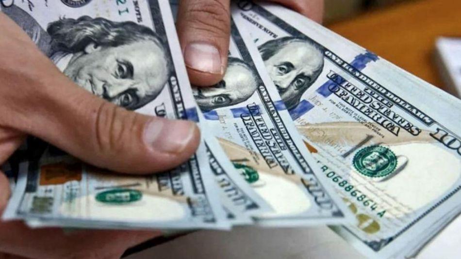 Doacutelar Qatar y doacutelar Coldplay las nuevas divisas que se vienen en Argentina