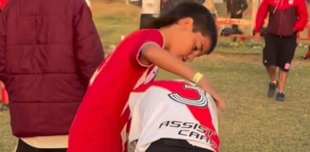 VIDEO El gesto de dos nintildeos de las inferiores de San Martiacuten de Tucumaacuten tras vencer a River por penales