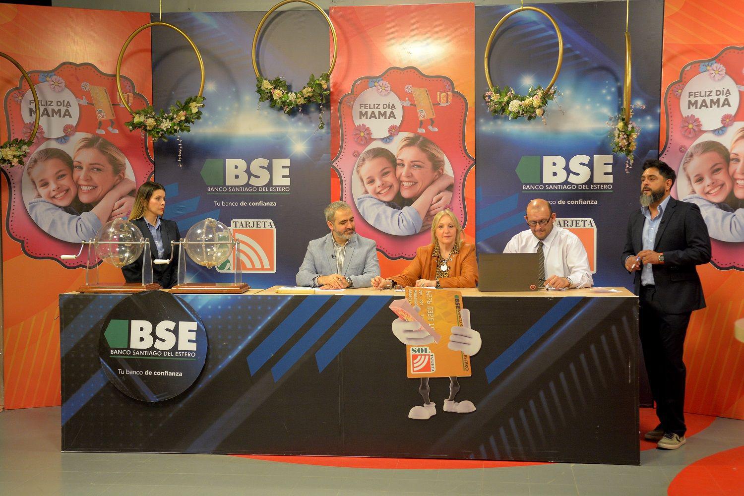 Tarjeta Sol repartioacute 300 mil pesos para un Diacutea de  la Madre suacuteper especial