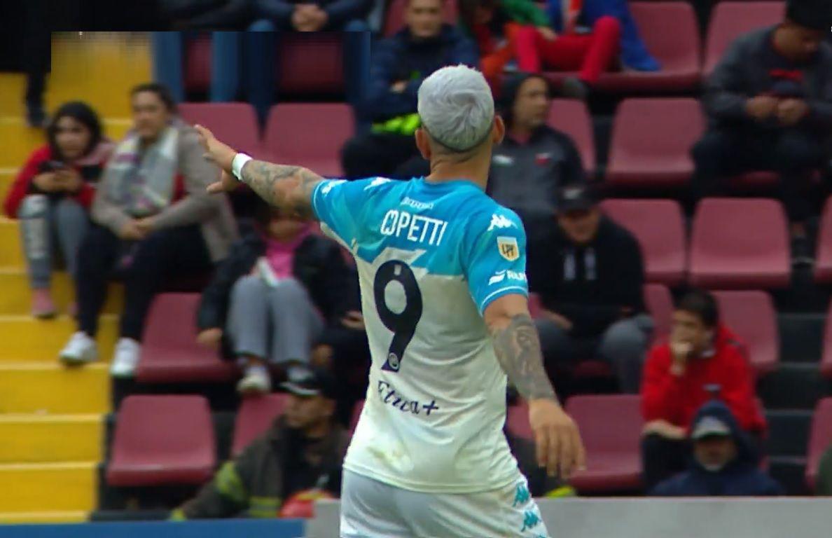 Racing derrotoacute con claridad a Coloacuten y se puso a un punto de Boca