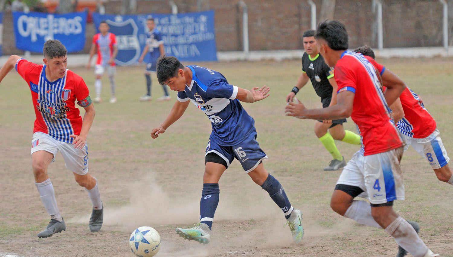 Entretenido empate entre Estudiantes y Unioacuten Santiago