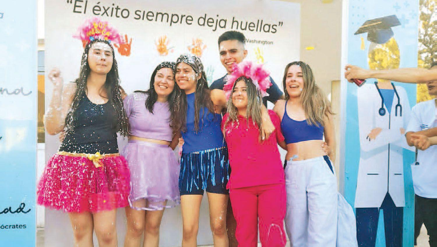 Nuevos egresados de la Facultad de Ciencias Meacutedicas