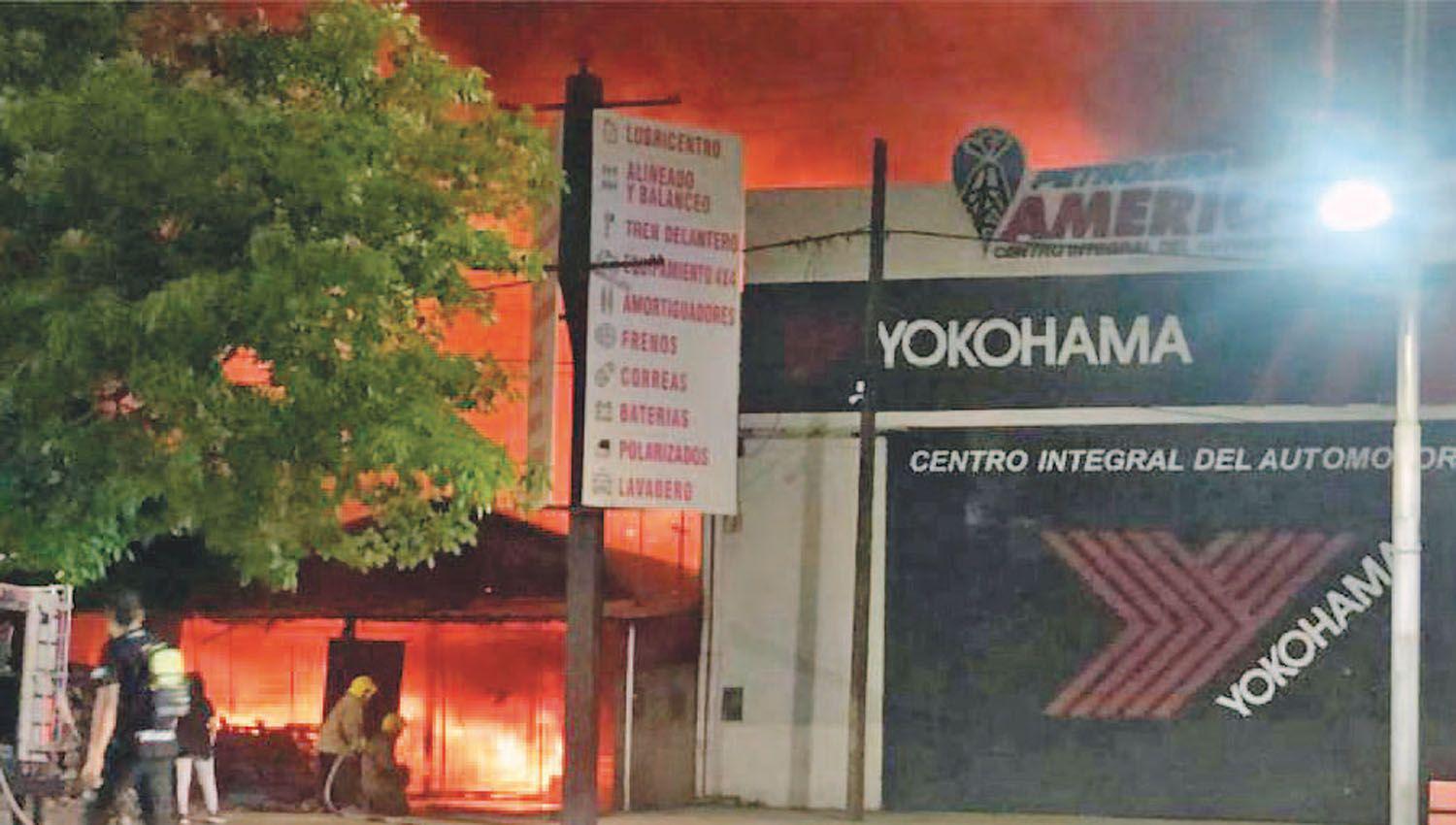 Voraz incendio en verduleriacutea causoacute paacutenico en la zona sur