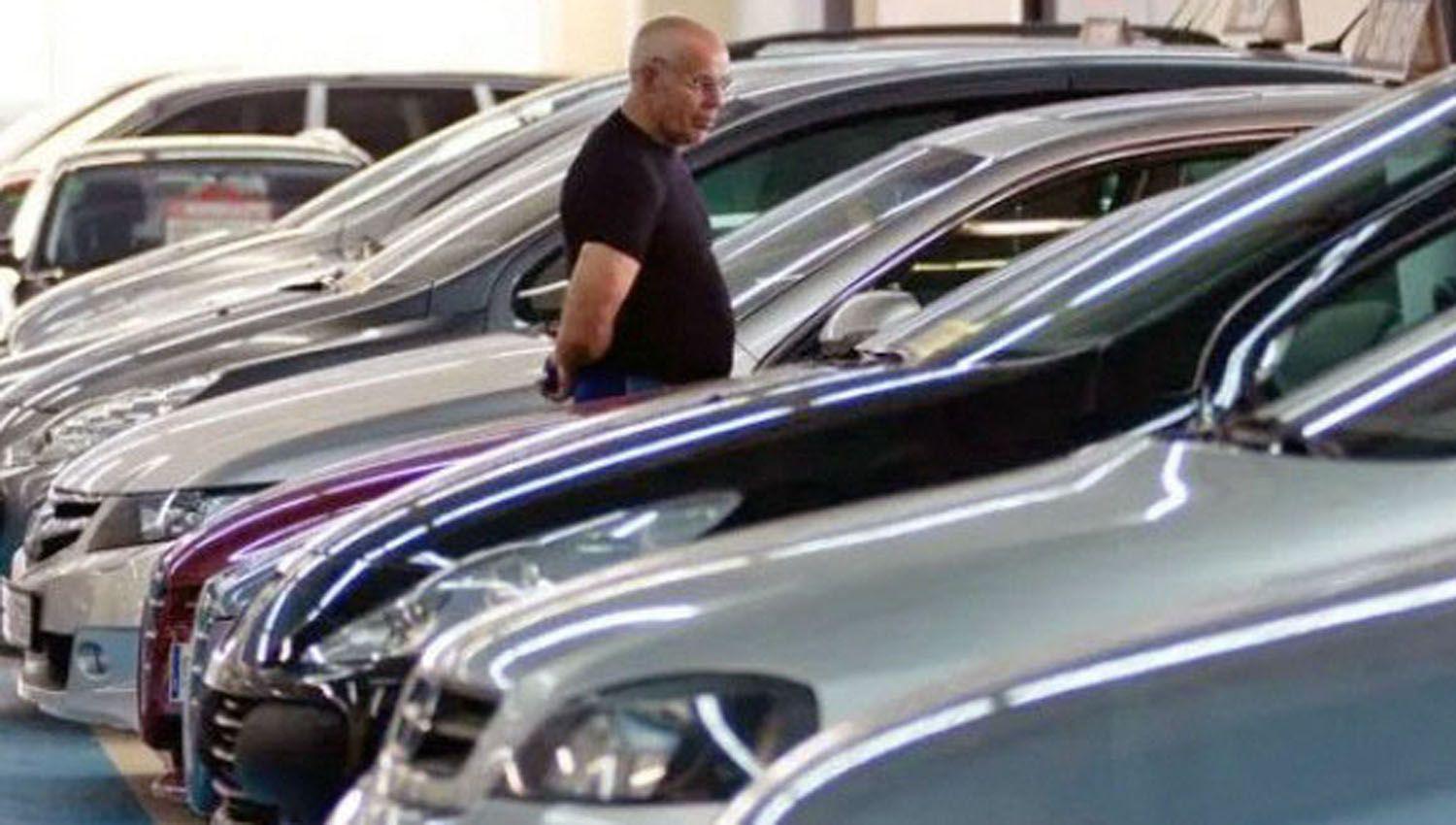 La venta de 0km crecioacute 14-en-porciento- interanual y cayoacute 7-en-porciento- contra septiembre