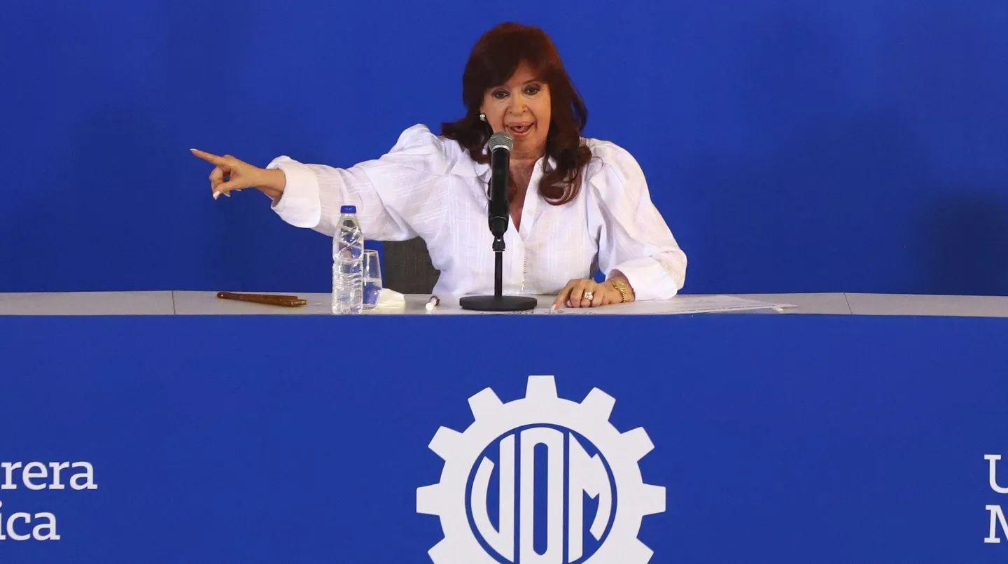 Cristina Kirchner se muestra como candidata a presidenta para alinear al peronismo y acumular poder