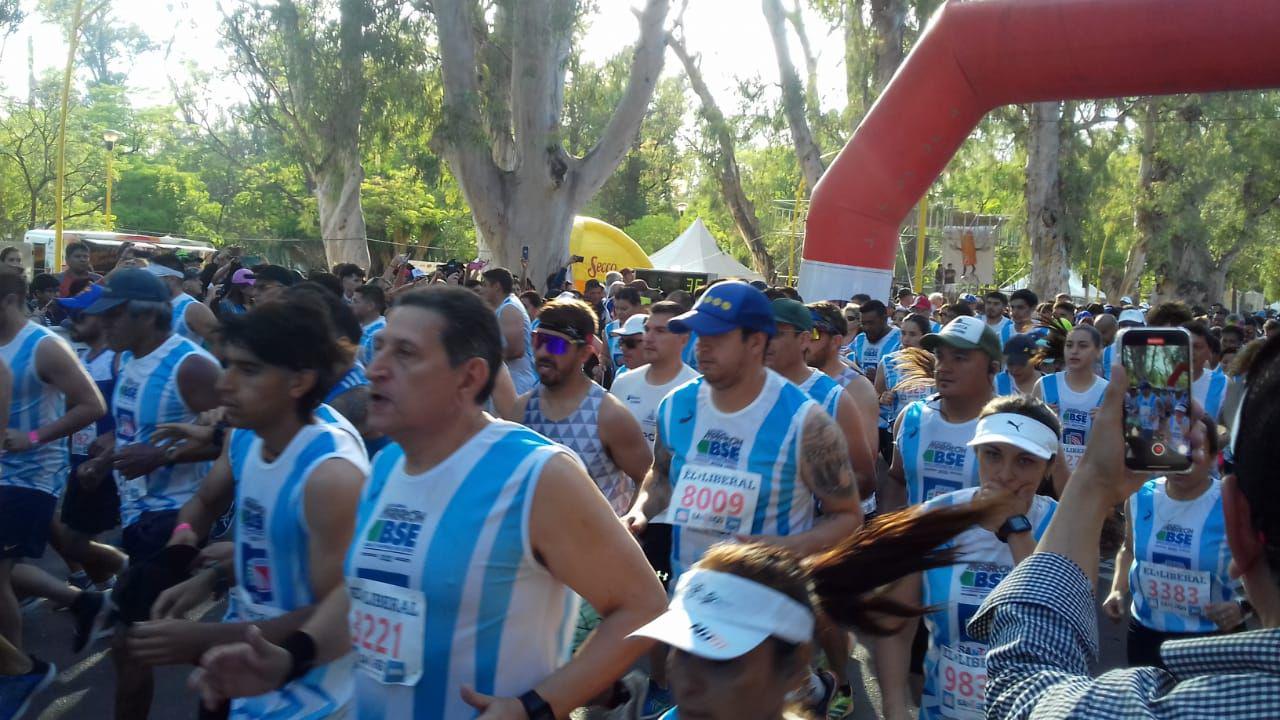 Oficialmente largoacute el Maratoacuten aniversario de EL LIBERAL