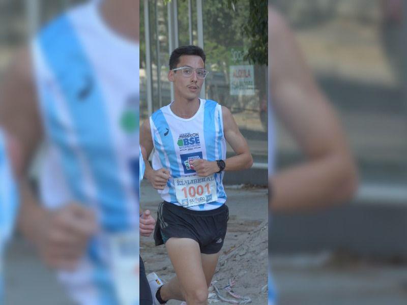 El mejor santiaguentildeo clasificado del Maratoacuten de EL LIBERAL es Mauricio Garzoacuten