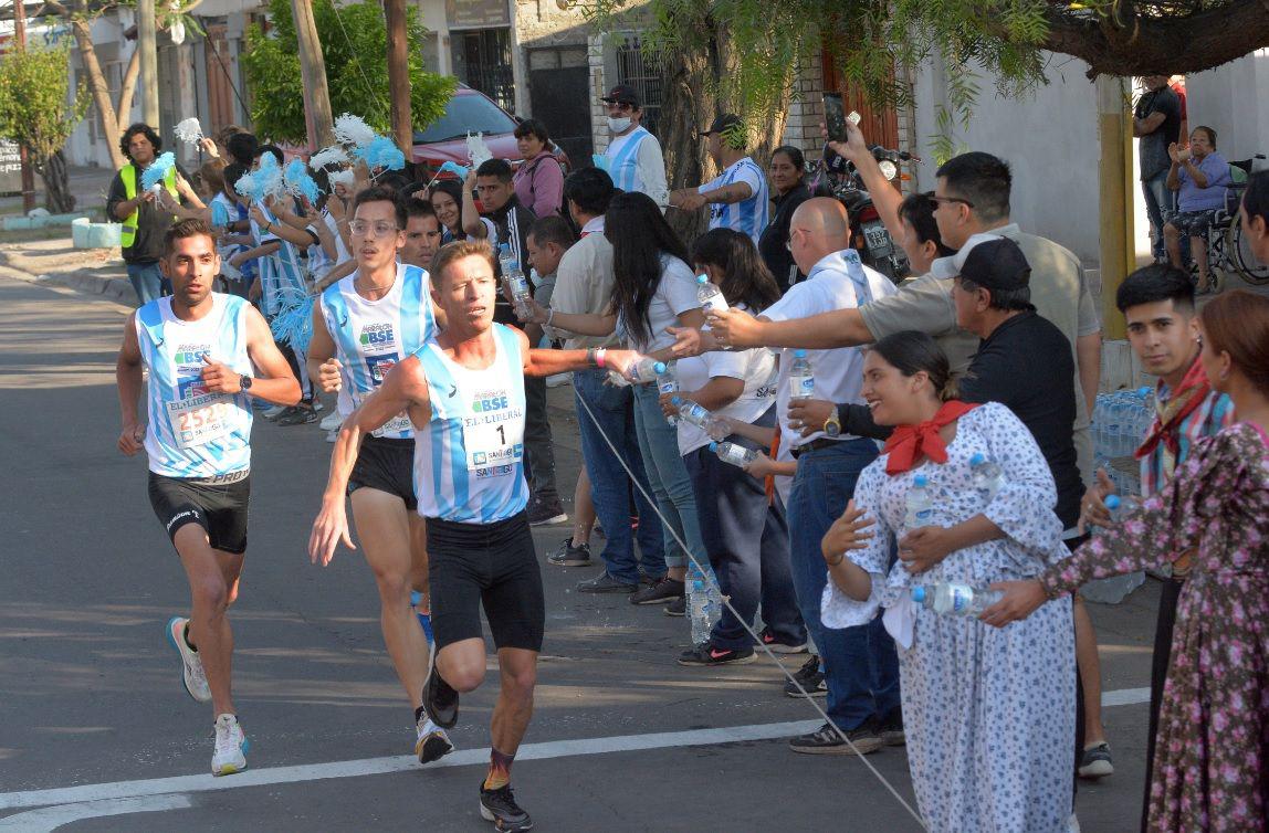 VIDEOS  Reviviacute el paso del Maratoacuten de EL LIBERAL por los distintos puntos de control