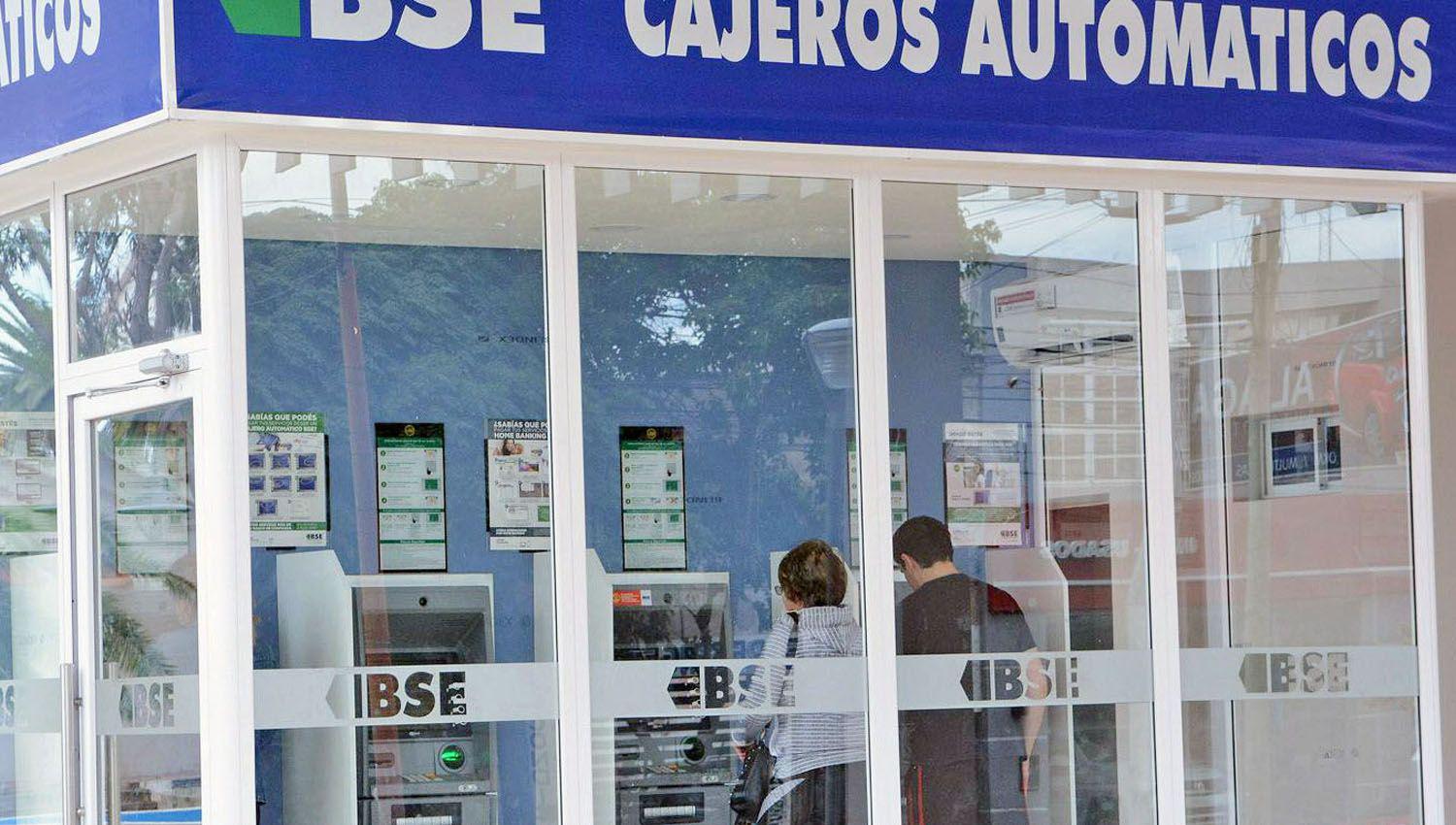 Hoy comenzaraacuten a pagar beneficiarios de AUH jubilaciones y pensiones