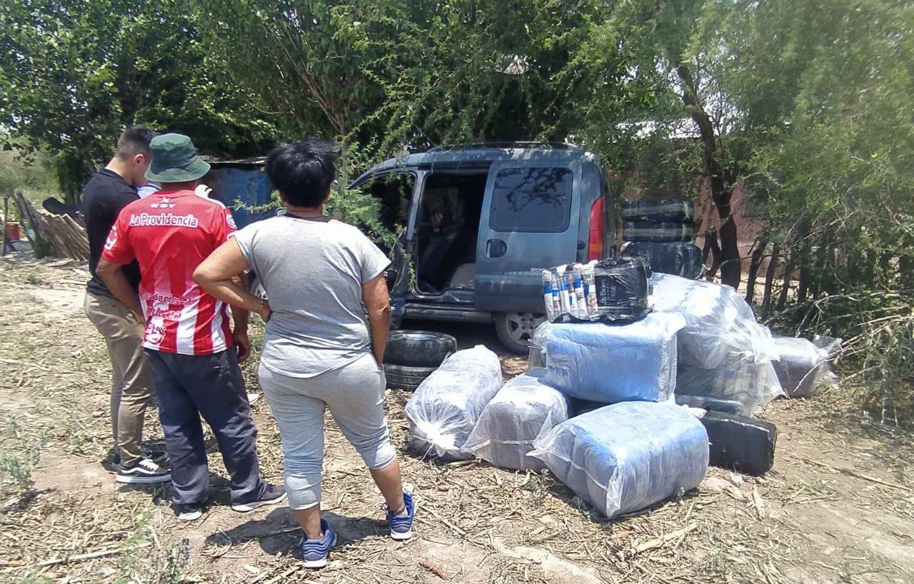 Incautan maacutes de 400 kilos de hoja de coca en el departamento Jimeacutenez