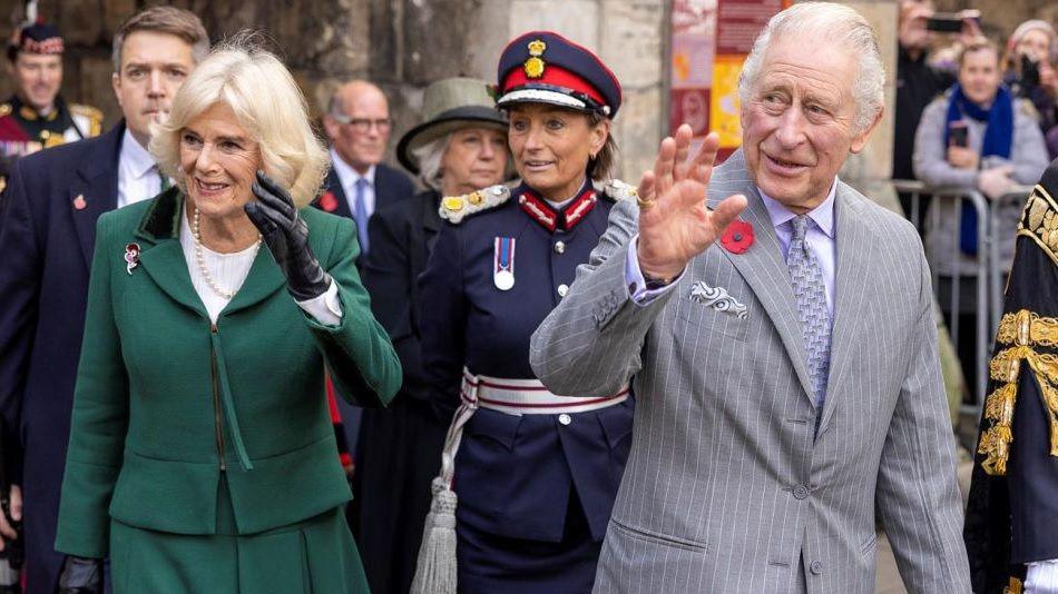 El rey Carlos III paga bono de su bolsillo a sus empleados en el Reino Unido