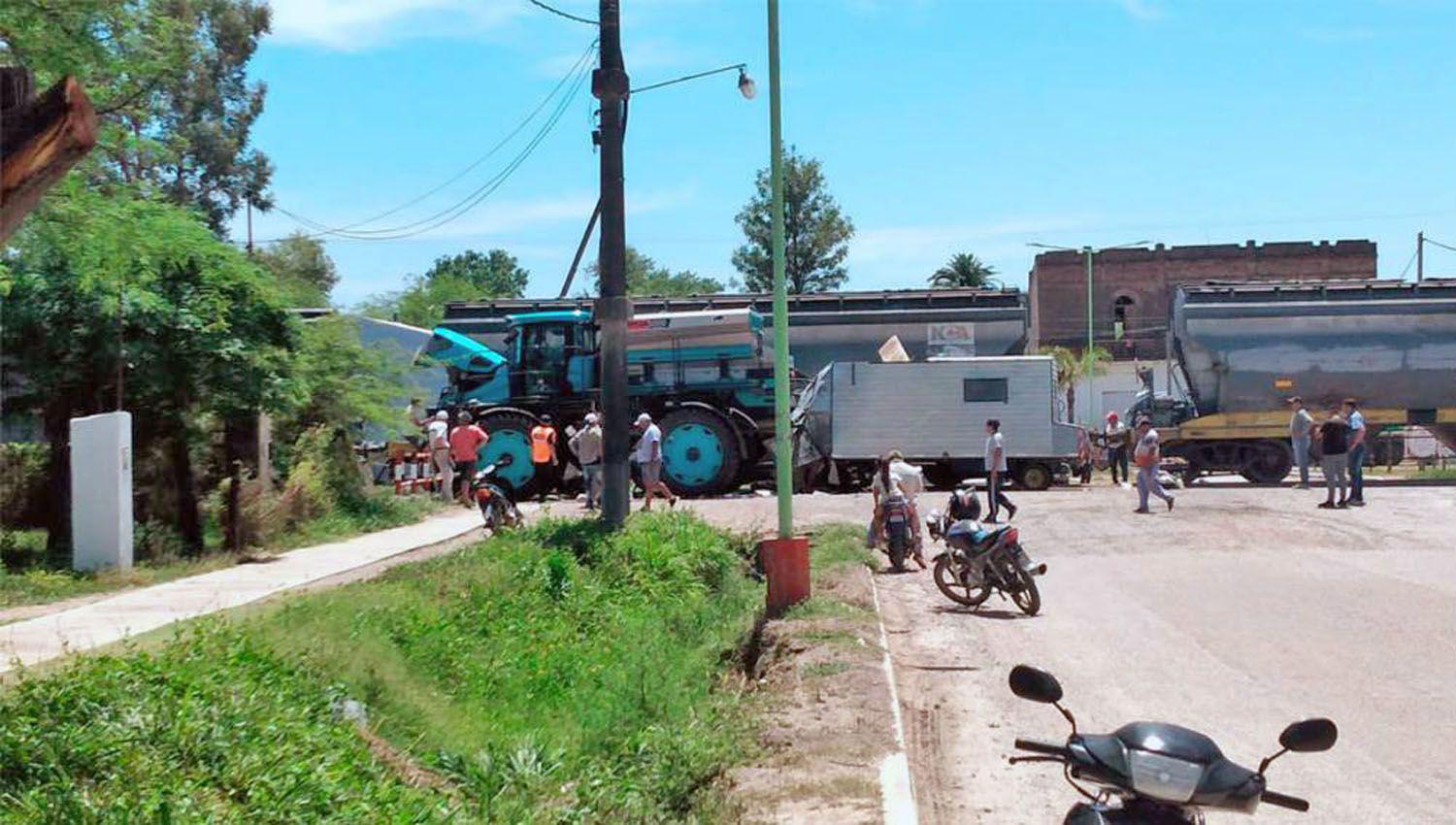 El impactante choque entre un ldquoMosquitordquo y un tren pudo haber terminado en una tragedia