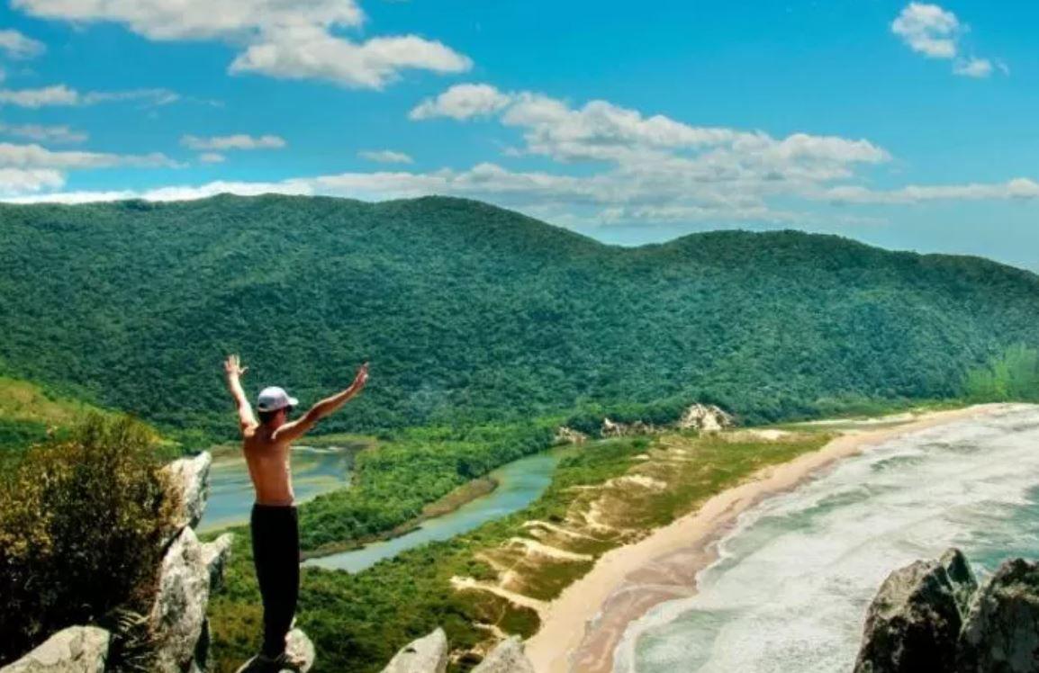 Viajar a Brasil- los 5 destinos maacutes baratos para ir de vacaciones en el verano 2023