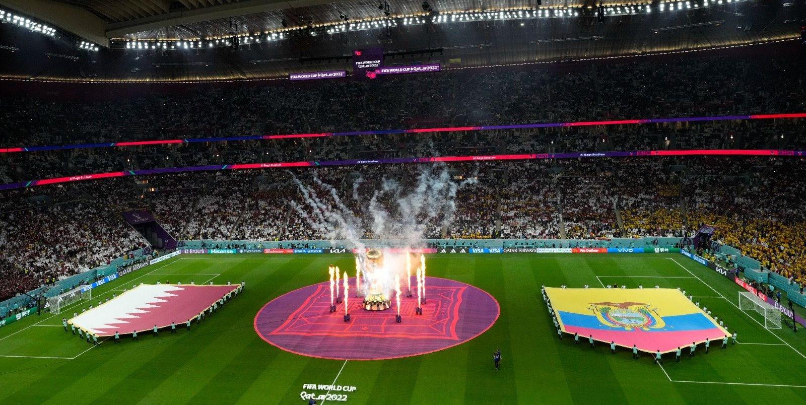 Ecuador tuvo un debut triunfal frente a Qatar y es liacuteder del Grupo A