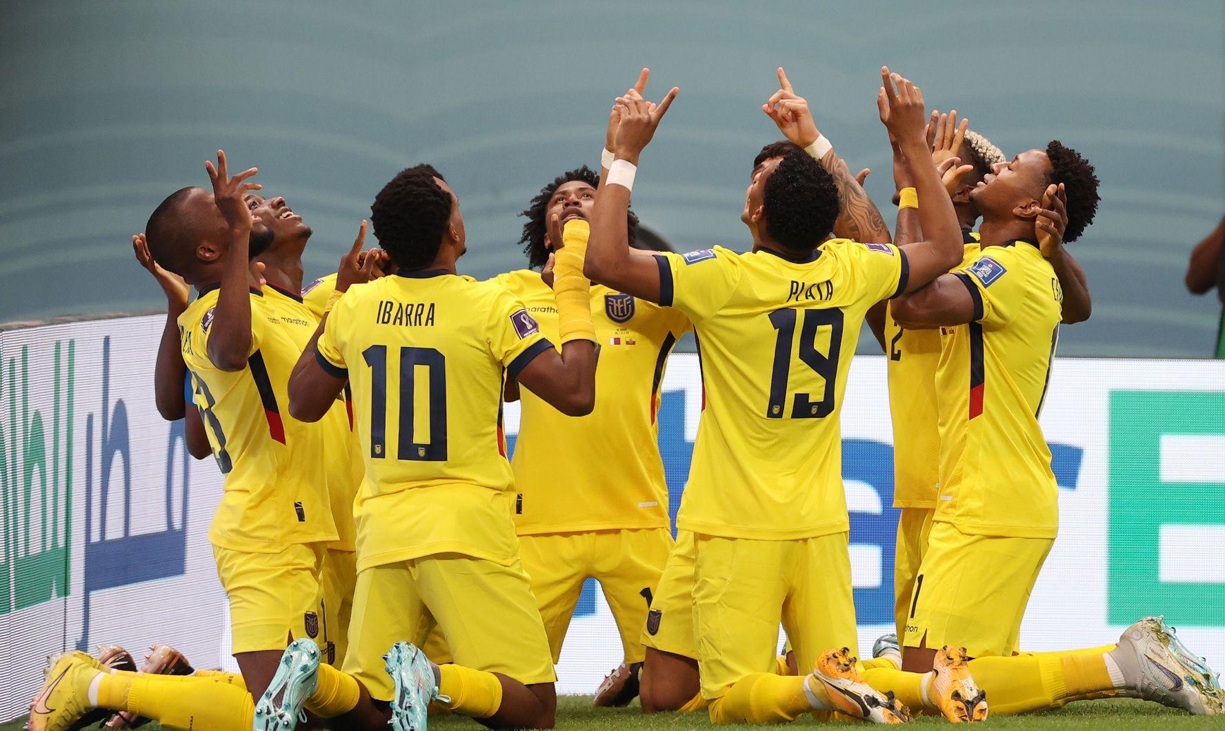 Ecuador tuvo un debut triunfal frente a Qatar y es liacuteder del Grupo A
