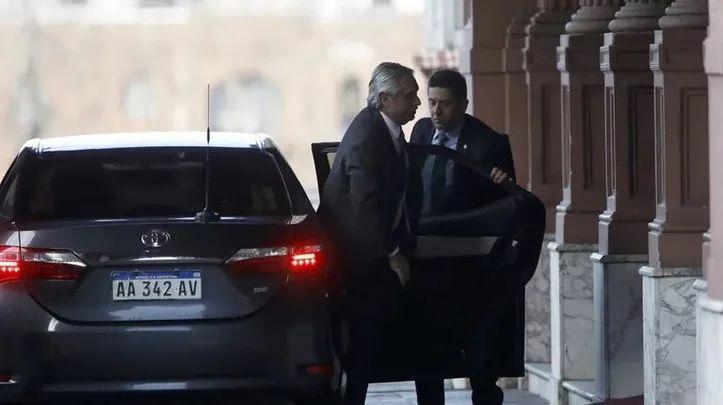 Alberto Fernaacutendez volvioacute a Casa Rosada luego del reposo por la gastritis