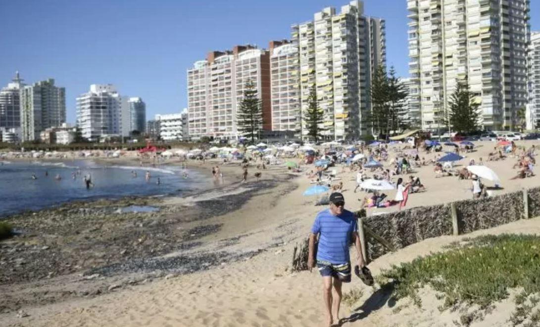 Viajar a Punta del Este- pasajes hoteles y gastronomiacutea cuaacutento necesito para ir de vacaciones este verano 2023