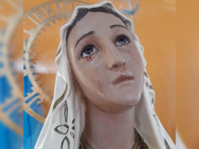 Devocioacuten temor e incredulidad frente a las laacutegrimas de sangre de la Virgen en Vinaraacute