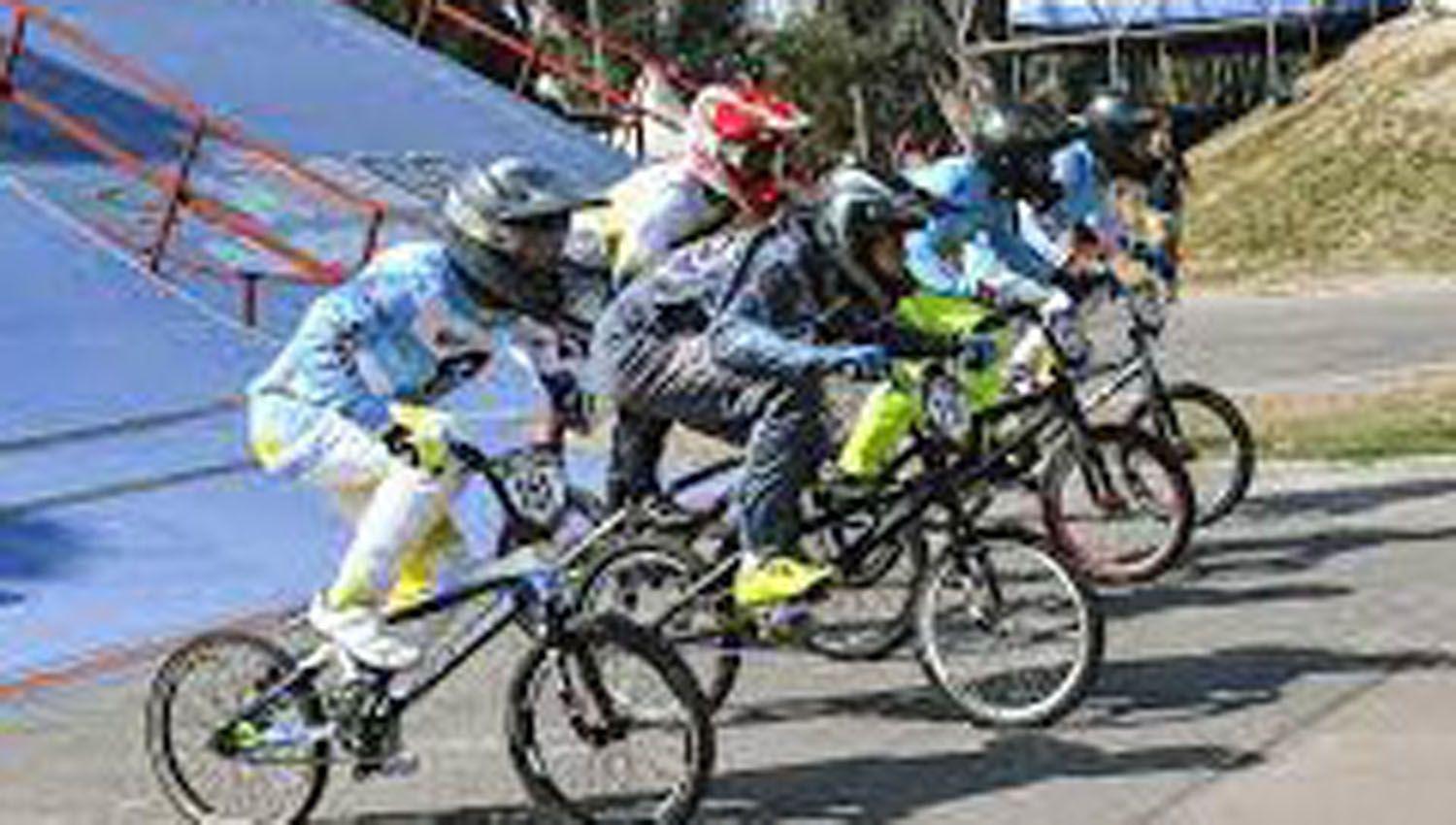 El bicicross de Santiago sumoacute dos campeones