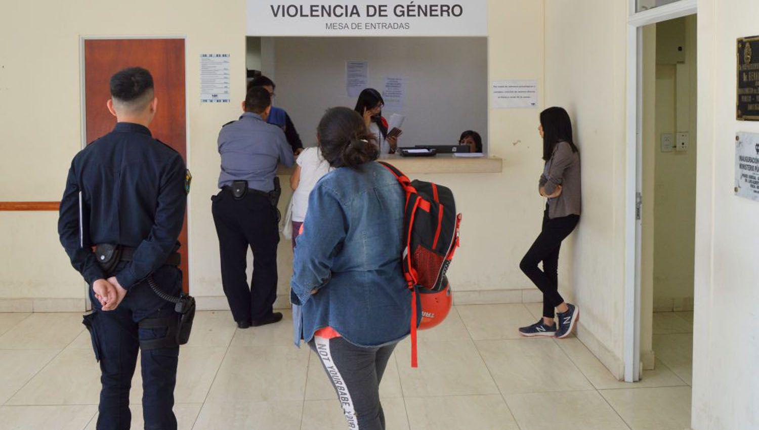 Pidioacute plata al ex eacutel le dio 500 y ante el reclamo la golpeoacute