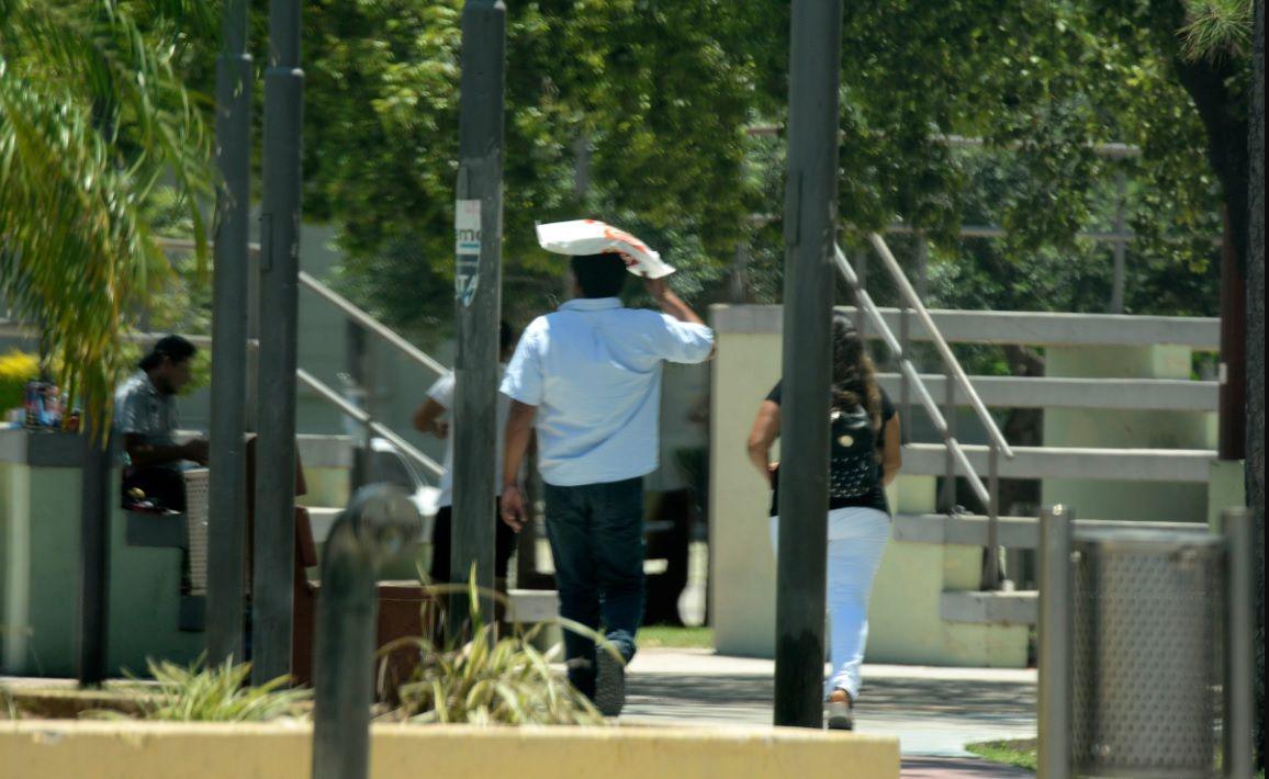 Santiago fue la ciudad maacutes caliente del paiacutes y 18 provincias se mantienen en alerta amarilla por altas temperaturas