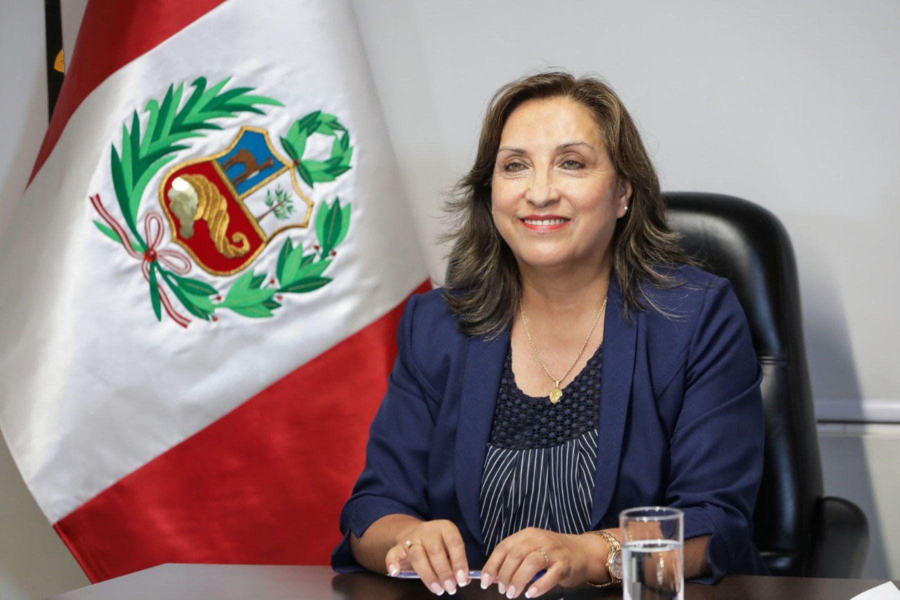 Histoacuterico- Dina Boluarte asumioacute como la primera presidenta mujer de Peruacute