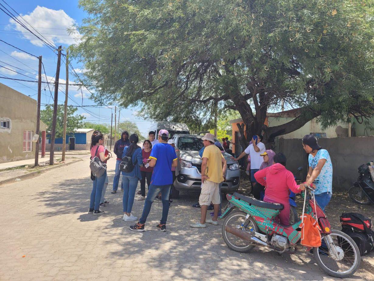 Rescatan a 17 trabajadores santiaguentildeos que eran explotados laboralmente en Coacuterdoba