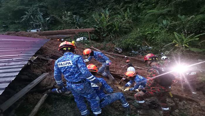 Un desprendimiento de tierra deja 16 muertos y 17 desaparecidos en Malasia