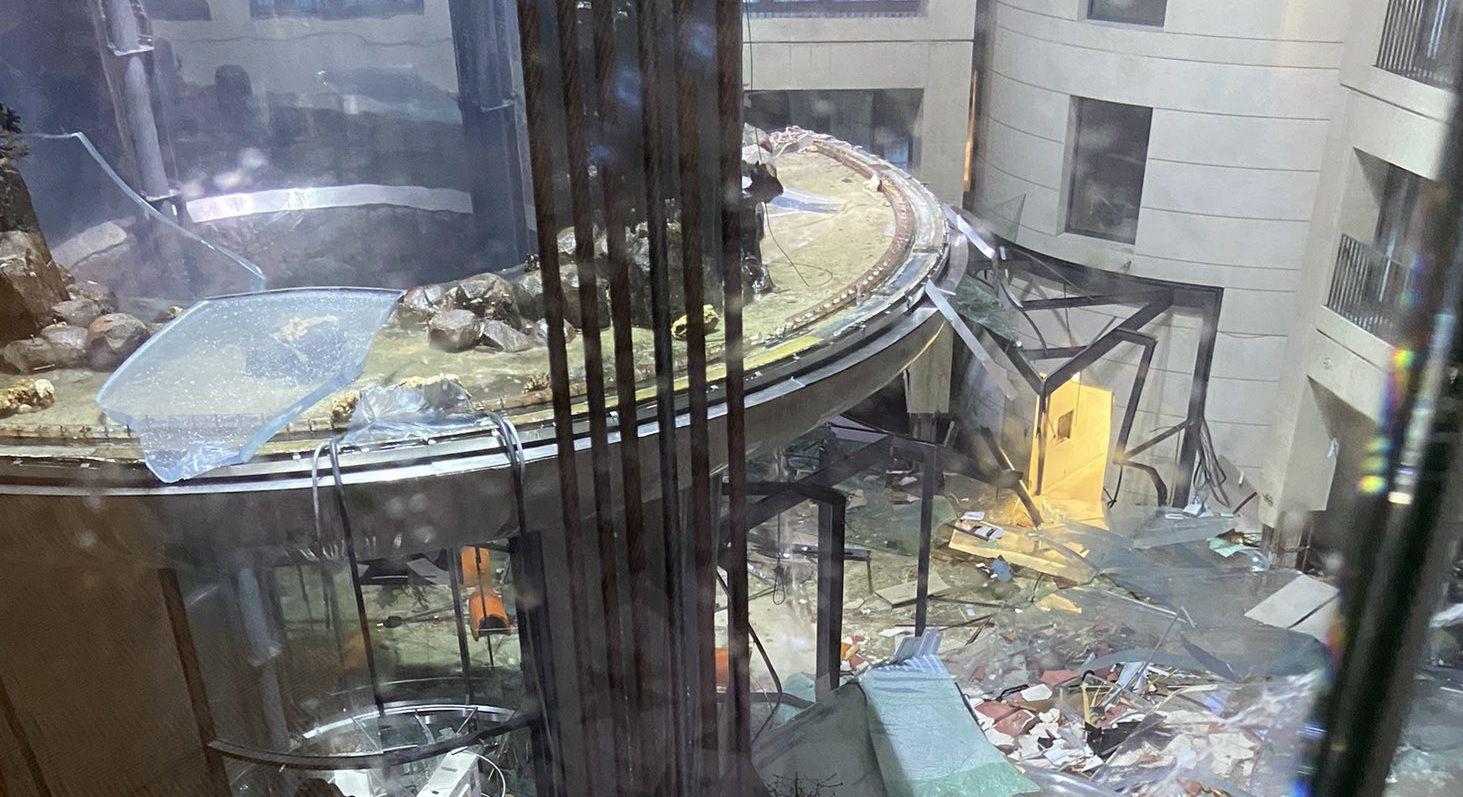 Explotoacute el acuario ciliacutendrico maacutes grande del mundo en Berliacuten y dejoacute grandes destrozos