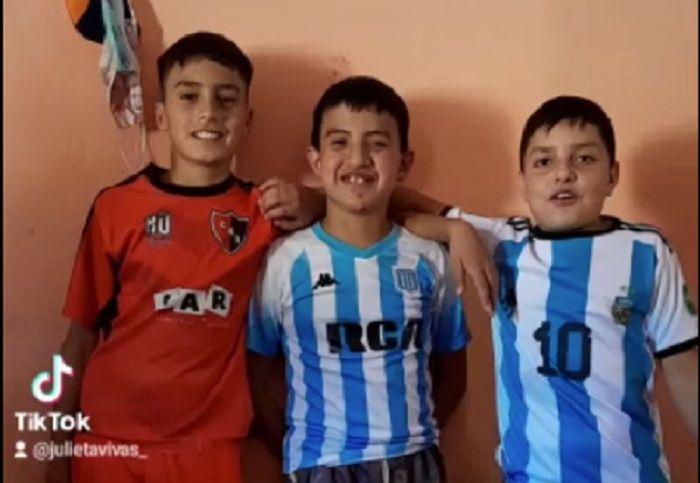 Tres amiguitos de Sumampa cumplieron la promesa que hicieron si Argentina saliacutea campeoacuten
