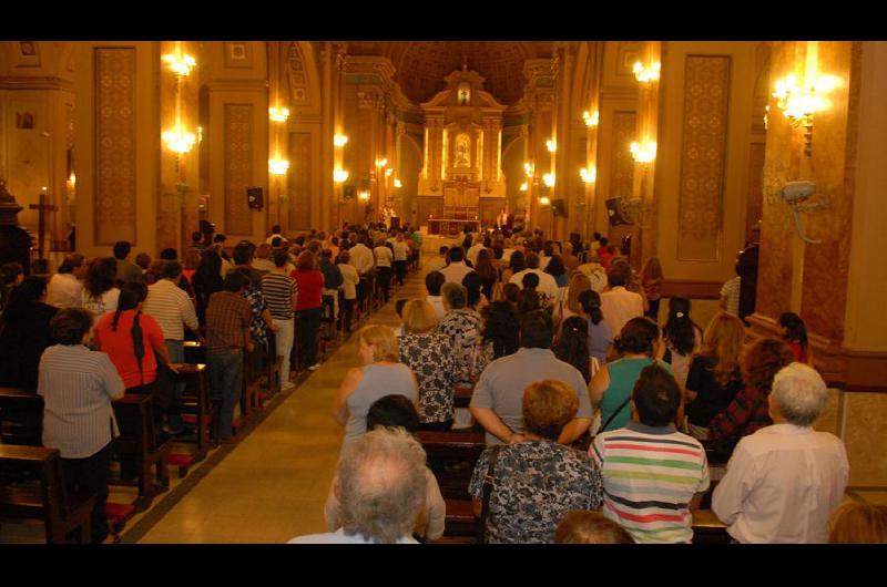 La Iglesia programoacute celebraciones especiales para vivir el nacimiento del Nintildeo Jesuacutes