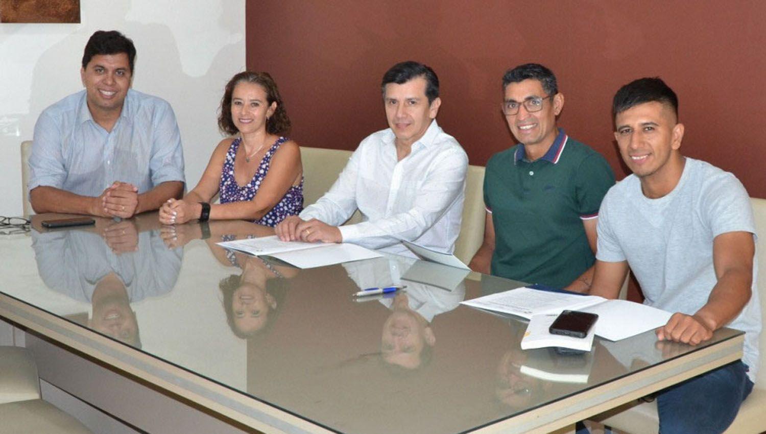 Humanidades firmoacute convenio con la Asociacioacuten IronSport