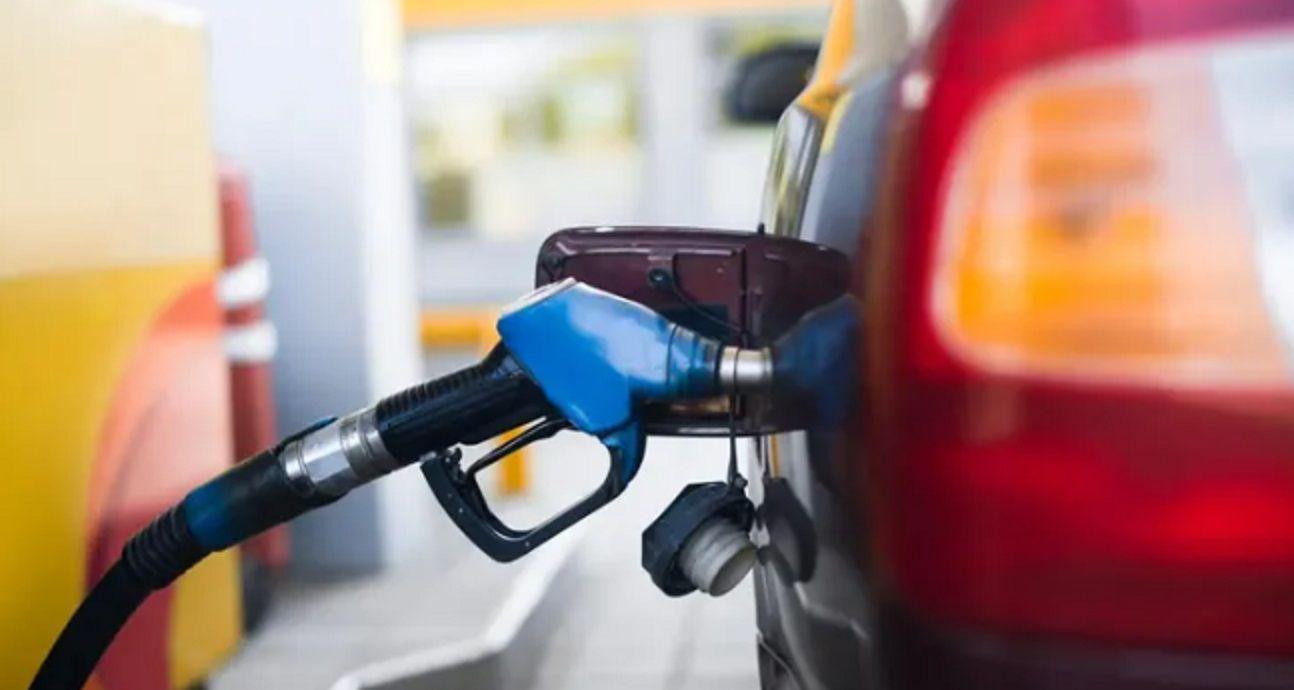 El Gobierno frenoacute la suba de impuestos a los combustibles prevista para enero- cuaacutendo se aplicaraacute