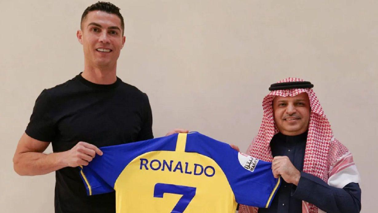 Cristiano Ronaldo firmoacute con Al Nassr FC y se convirtioacute en el jugador mejor pago del mundo