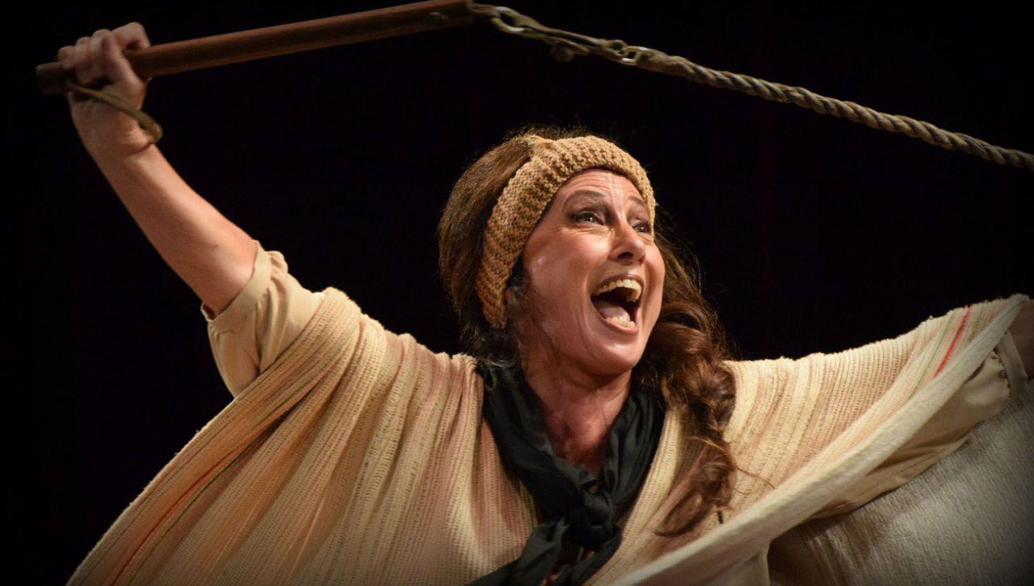 Luisa Kuliok lleva a Juana Azurduy a escena