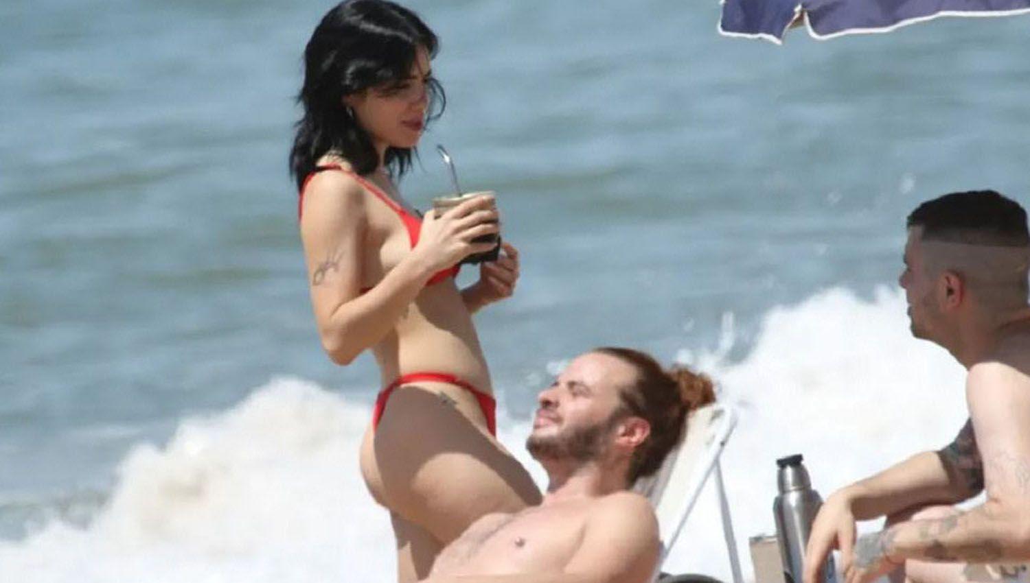 Lali eligioacute las playas de Punta del Este para vacacionar