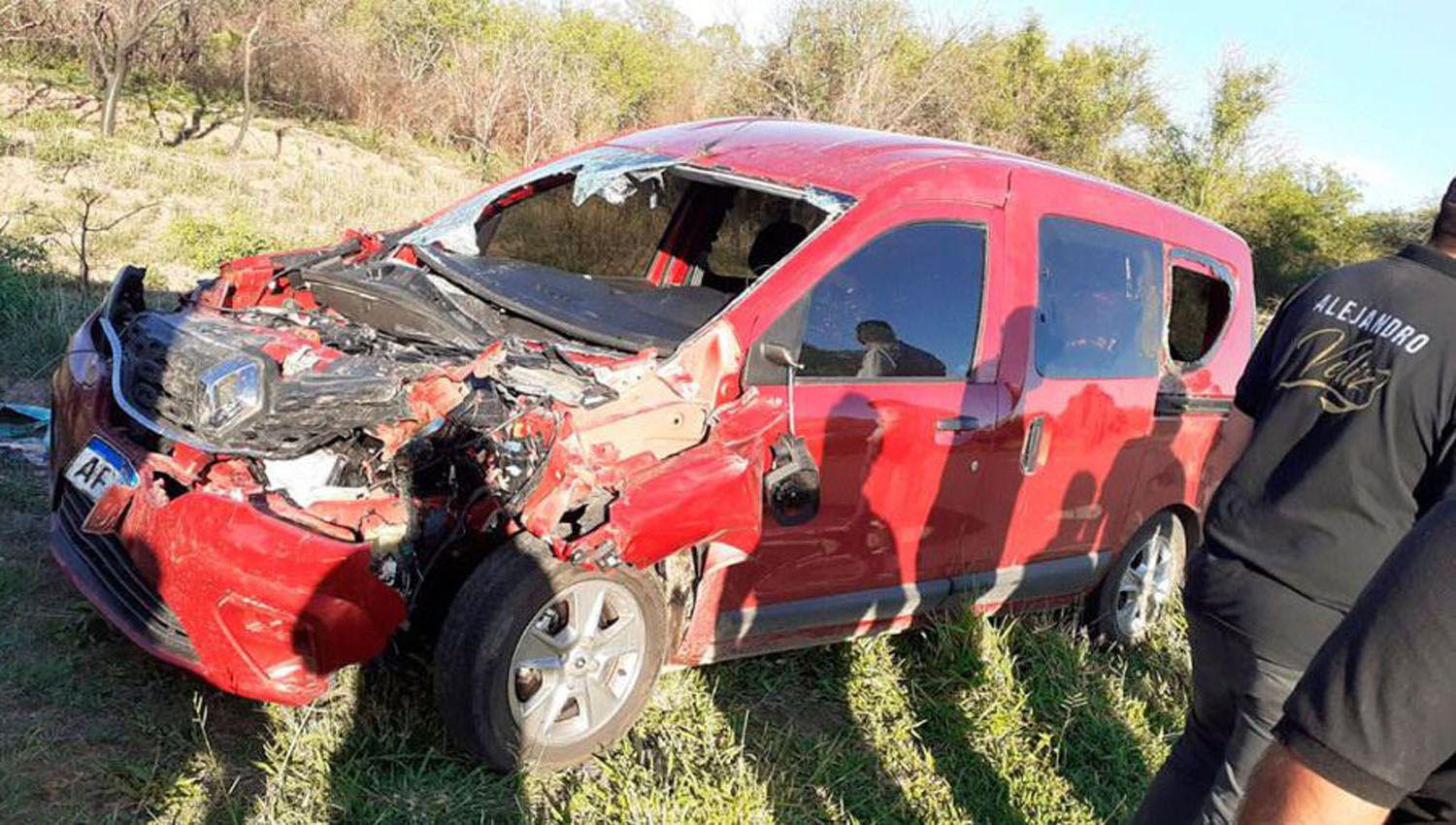 El representante del artista guarachero Alejandro Veacuteliz chocoacute sobre la R157 y vive de milagro