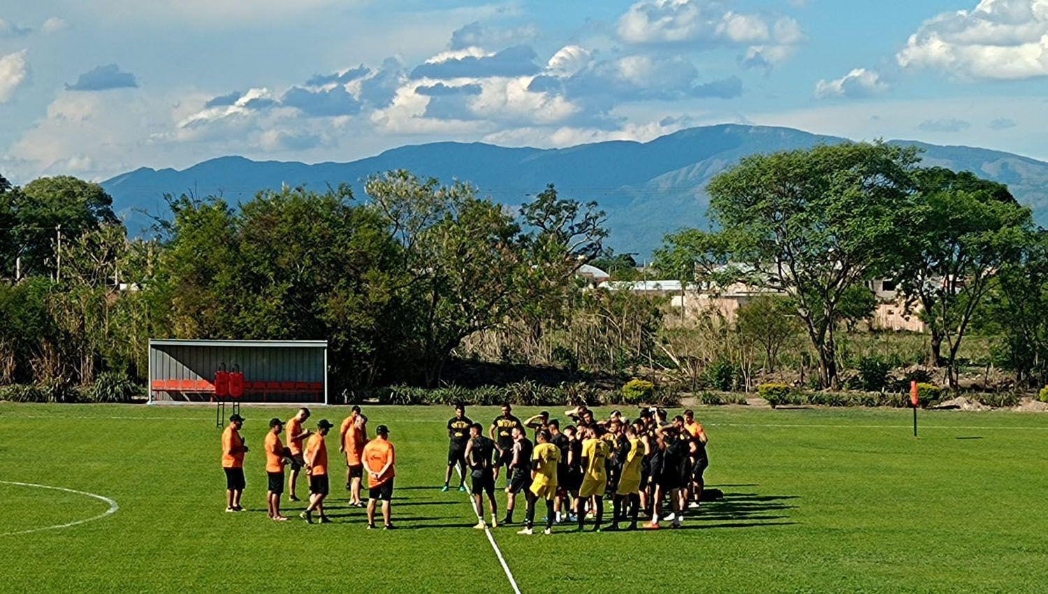 Mitre cerroacute otra semana de trabajo en Jujuy y mantildeana juega un amistoso